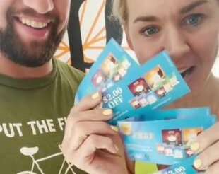 Американец позвал на свадьбу 300 незнакомых миллионеров. Многие прислали подарки